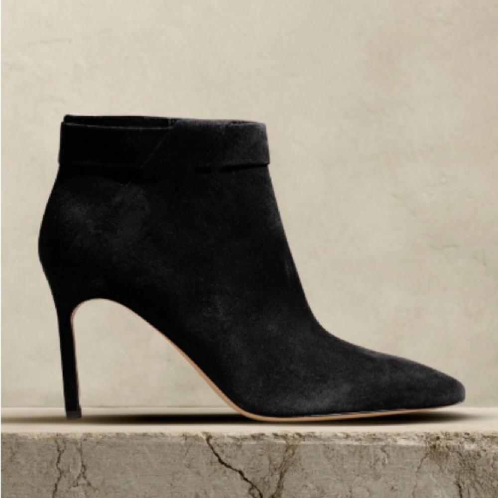 Banana Republic Torri Black Suede Ankle Boots/ Booties, Size 8.5, Side Zip